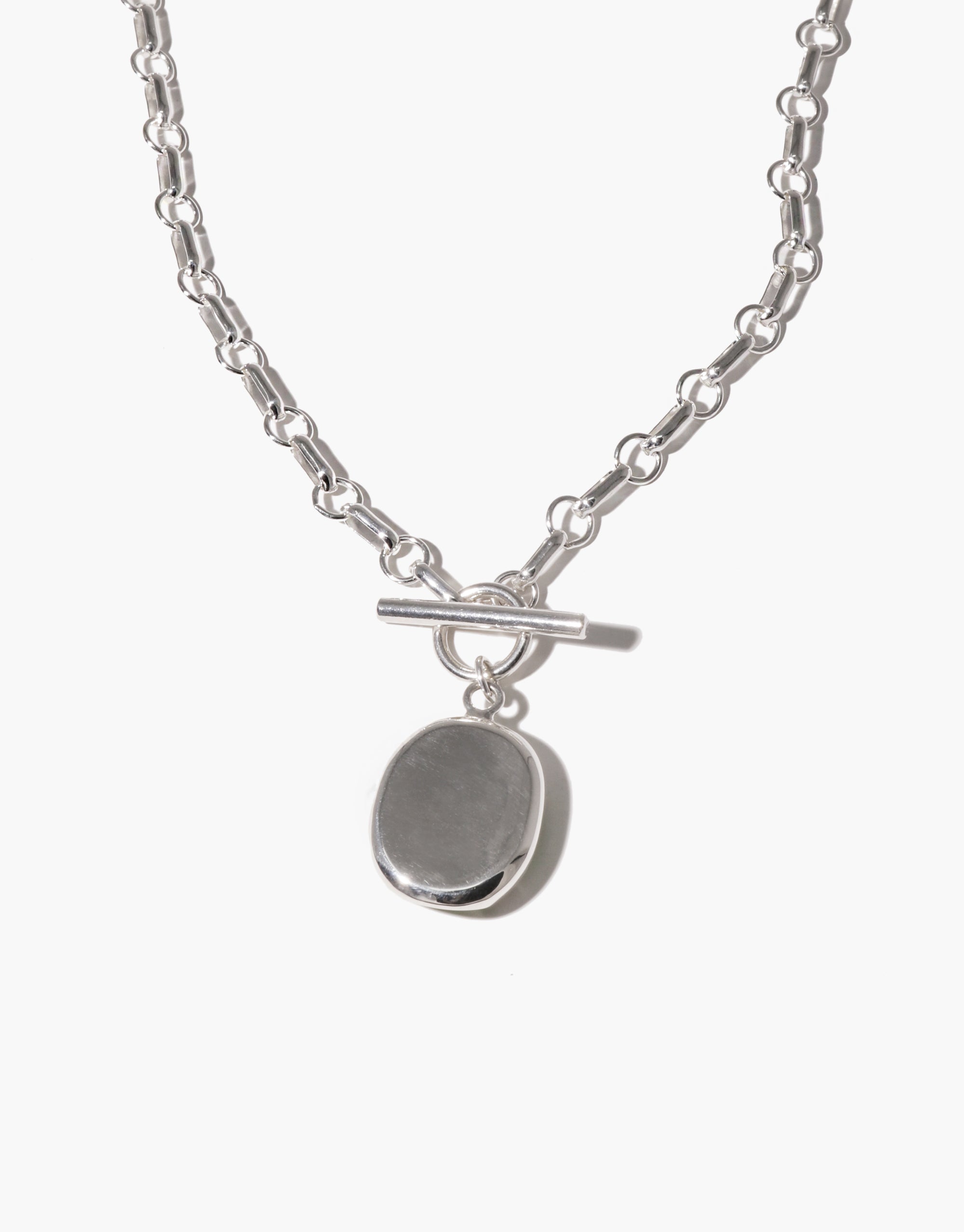 Oval Frame Toggle Necklace