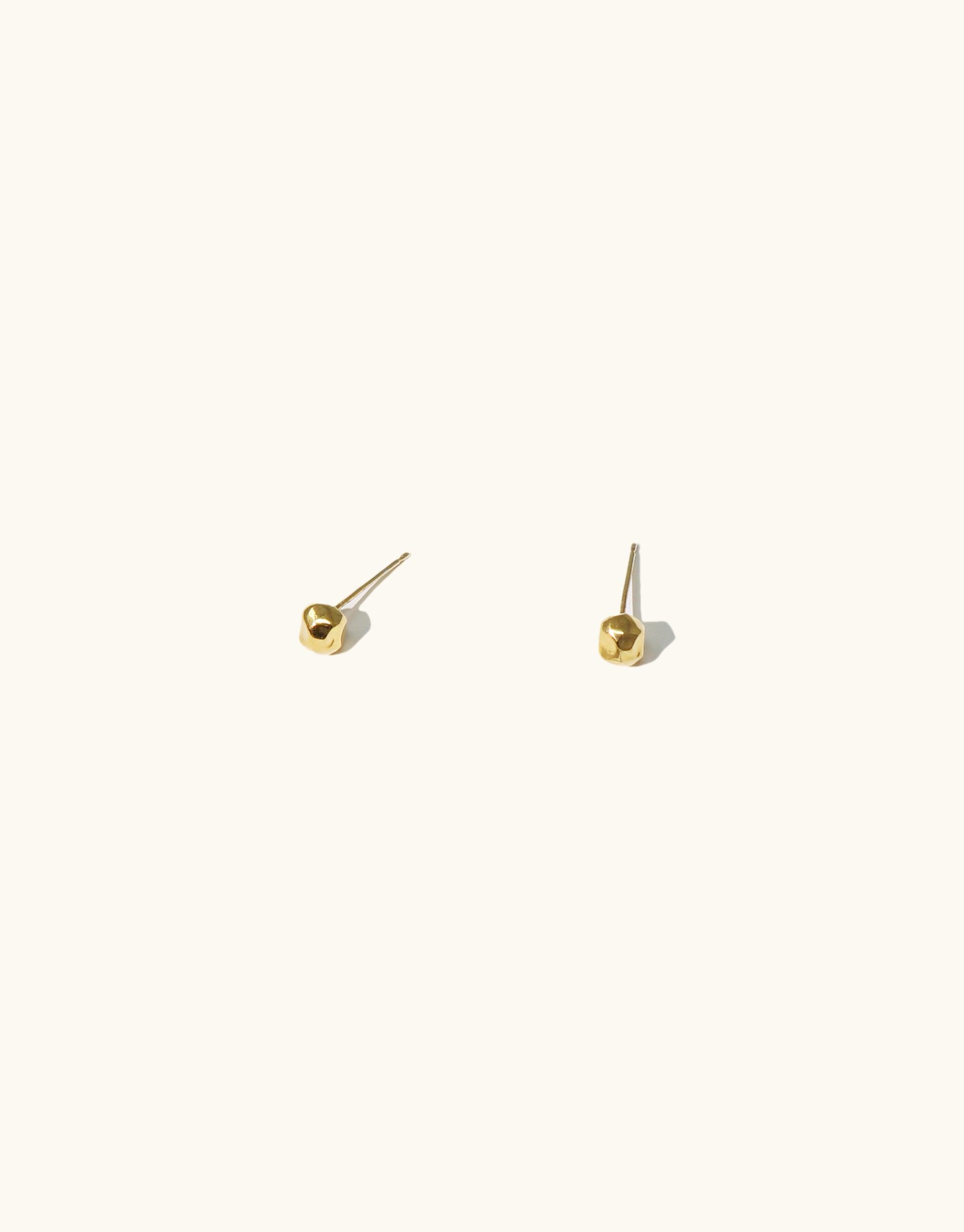 Minimal gold stud earrings from the Terrain Collection, inspired by canyon formations. Handcrafted in Los Angeles, these Pebble Stud Earrings feature abstract molten forms, adding a subtle elegance to any outfit. Available in Sterling Silver or Gold Vermeil. CLED, Pebble Stud Earrings.
