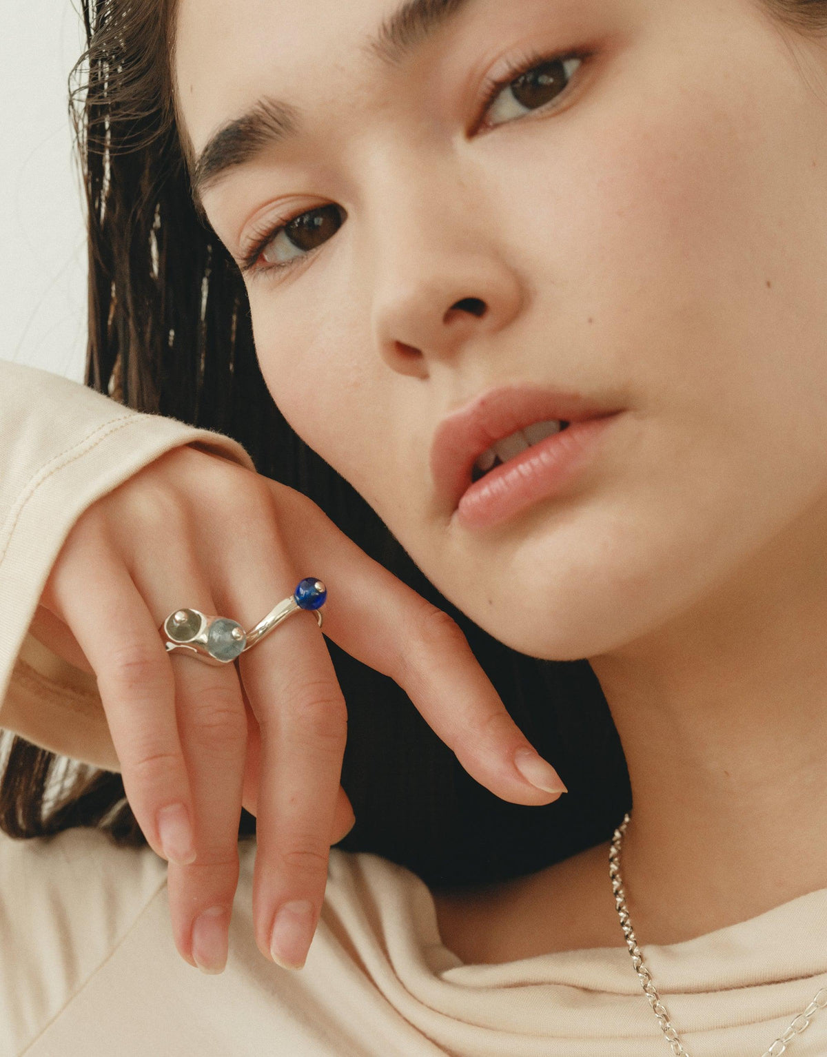 Close-up of a person wearing the Pea Curve Ring | Small, showcasing its unique organic shape inspired by legume patterns. The ring features a curved design with multiple elements, reflecting nature's creativity and transformation. Elegant and distinctive jewelry piece by CLED.