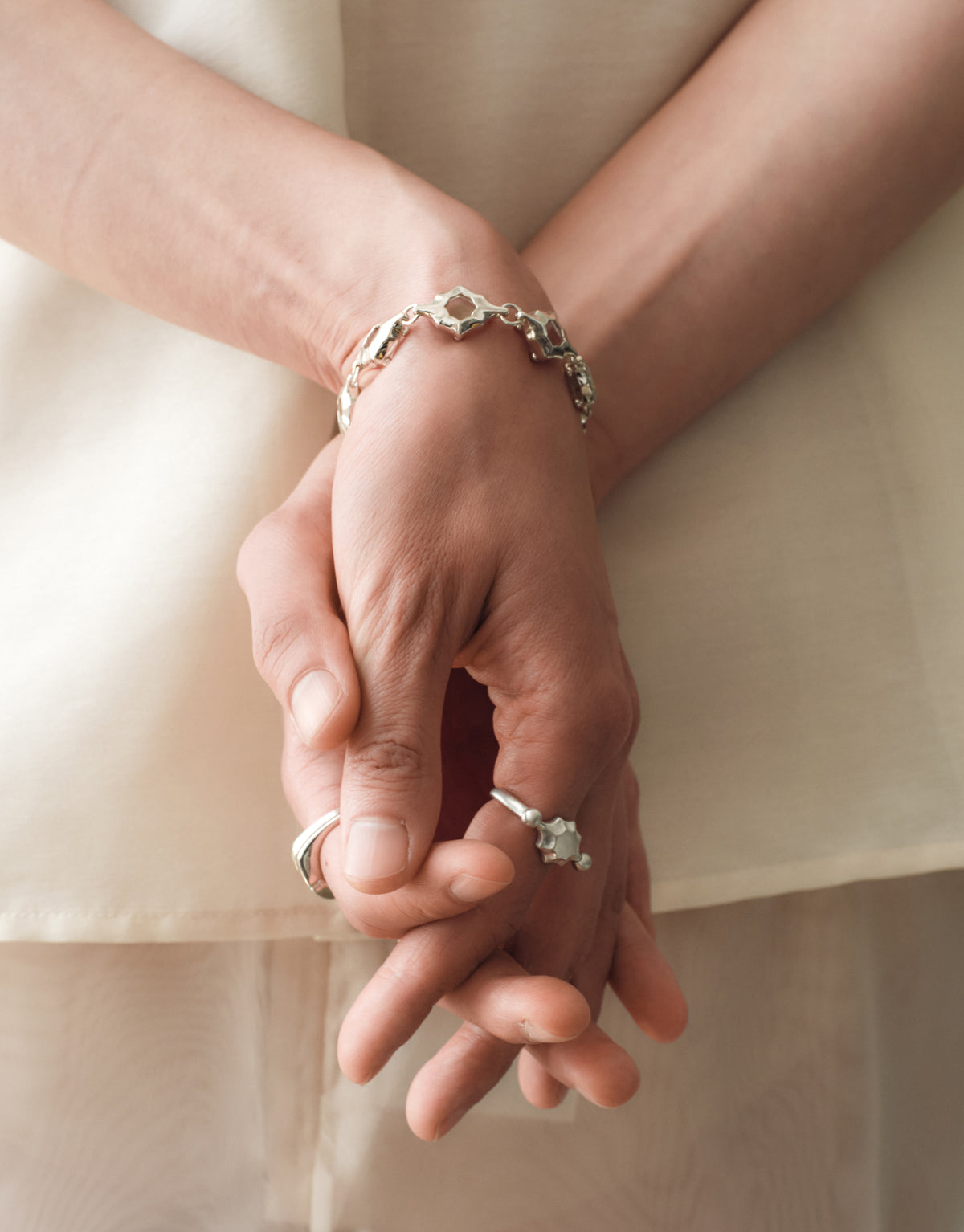 LAS Scallop Swivel Ring | Metal worn on the model, cast in sterling silver. Handmade in Los Angeles. LAS Scallop Swivel Ring | Metal by CLED.