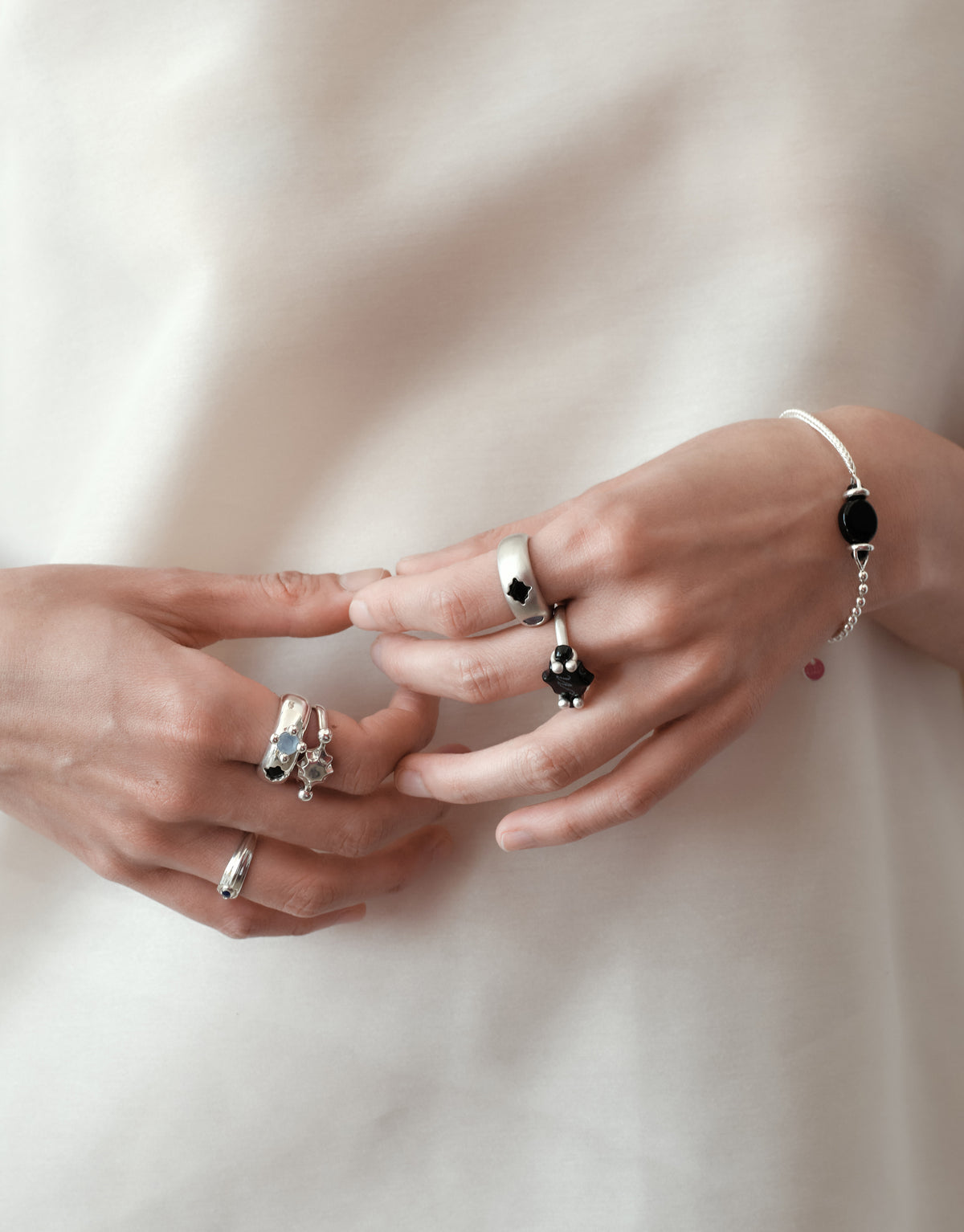 LAS Scallop Swivel Ring | Metal worn on the model, cast in sterling silver. Handmade in Los Angeles. LAS Scallop Swivel Ring | Metal by CLED.
