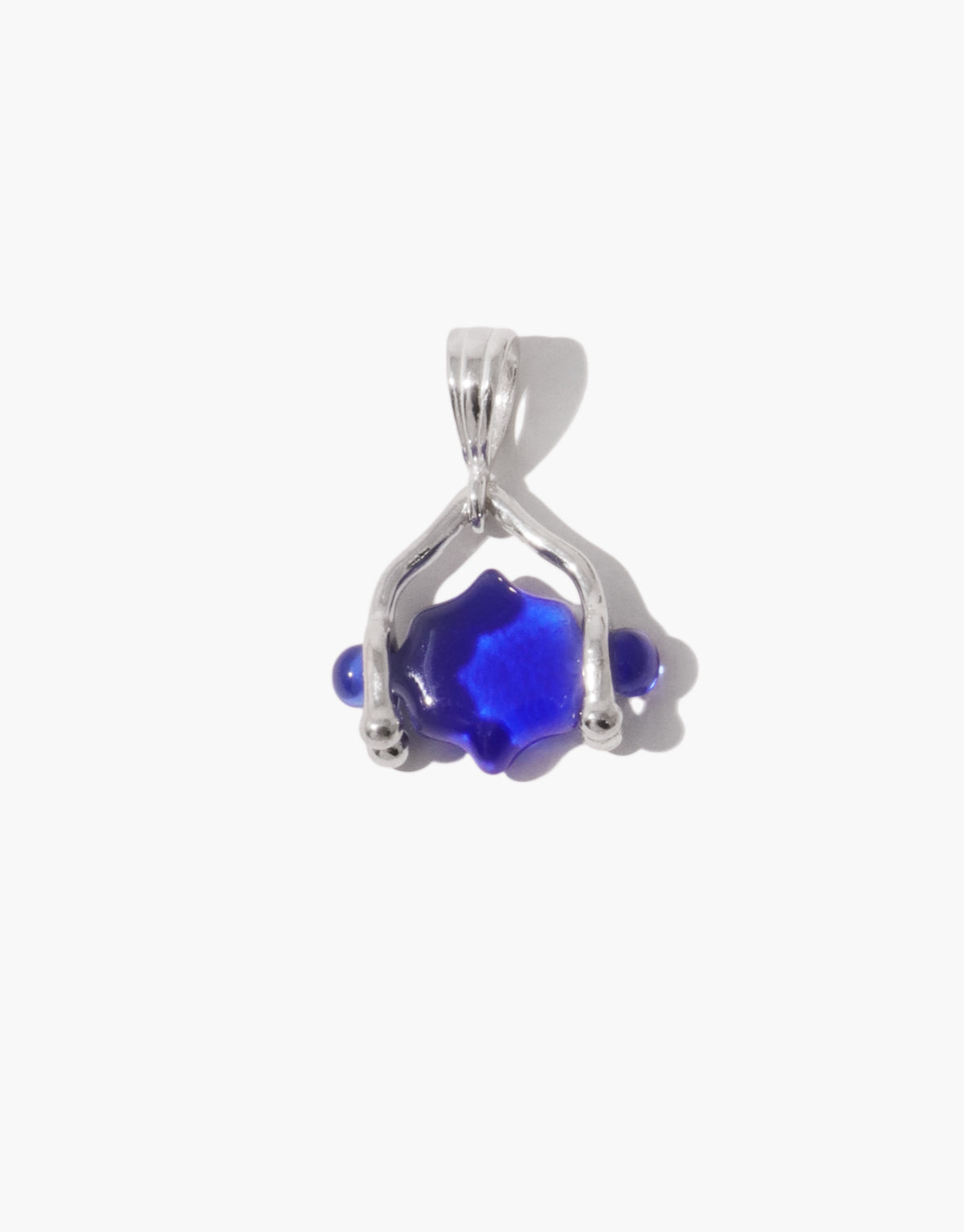 Las Swivel Pendant | Scallop with a blue ocean glass Eco Gem pivoting between two picot beads on a sterling silver bail. Las Swivel Pendant | Scallop by CLED.