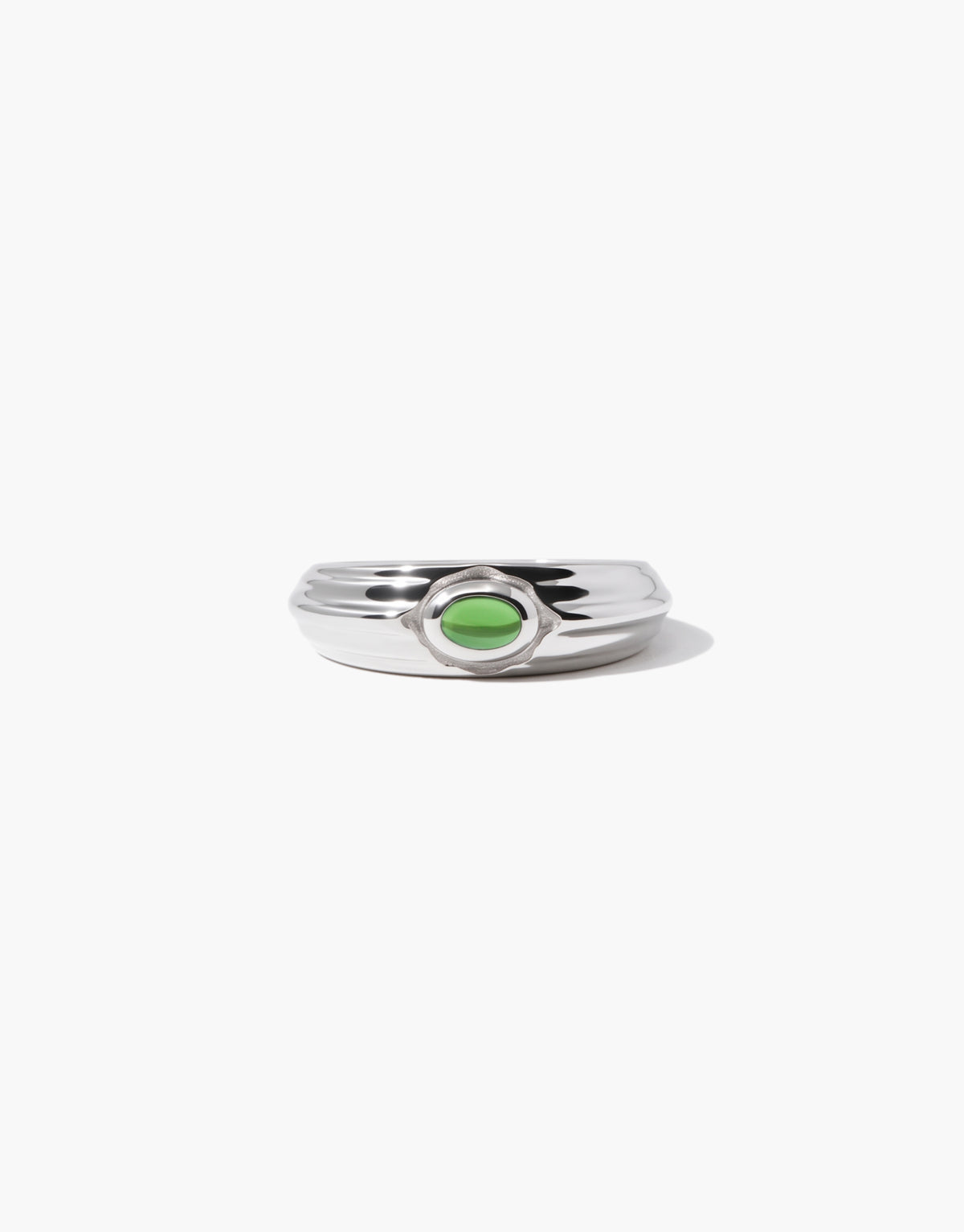 Eyelet Scallop Ring holding a deep green forest glass Eco Gem in a scalloped eyelet setting. Upcycled glass jewelry from the Las Collection. Eyelet Scallop Ring by CLED.