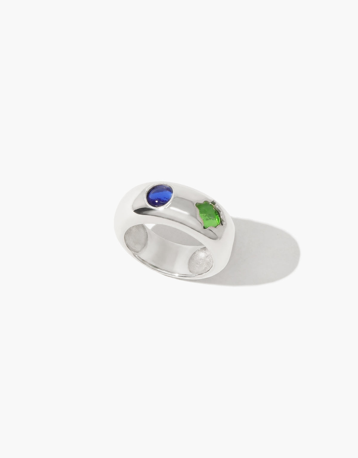 Las Duo Ring shown from above, the rounded silver band carrying a light olive and a brown amber glass Eco Gem side by side. Las Duo Ring by CLED.