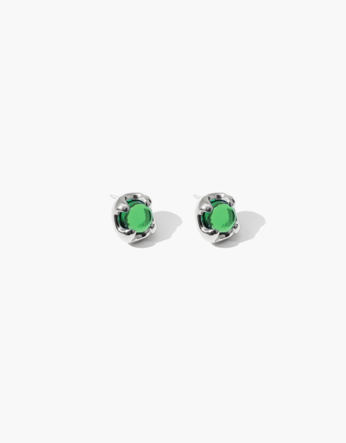 Elegant Beam Earrings featuring vibrant green eco gems made from upcycled glass, set in sleek silver prong settings. Sustainable and stylish stud earrings for a touch of eco-friendly glamour. Handcrafted jewelry by CLED.