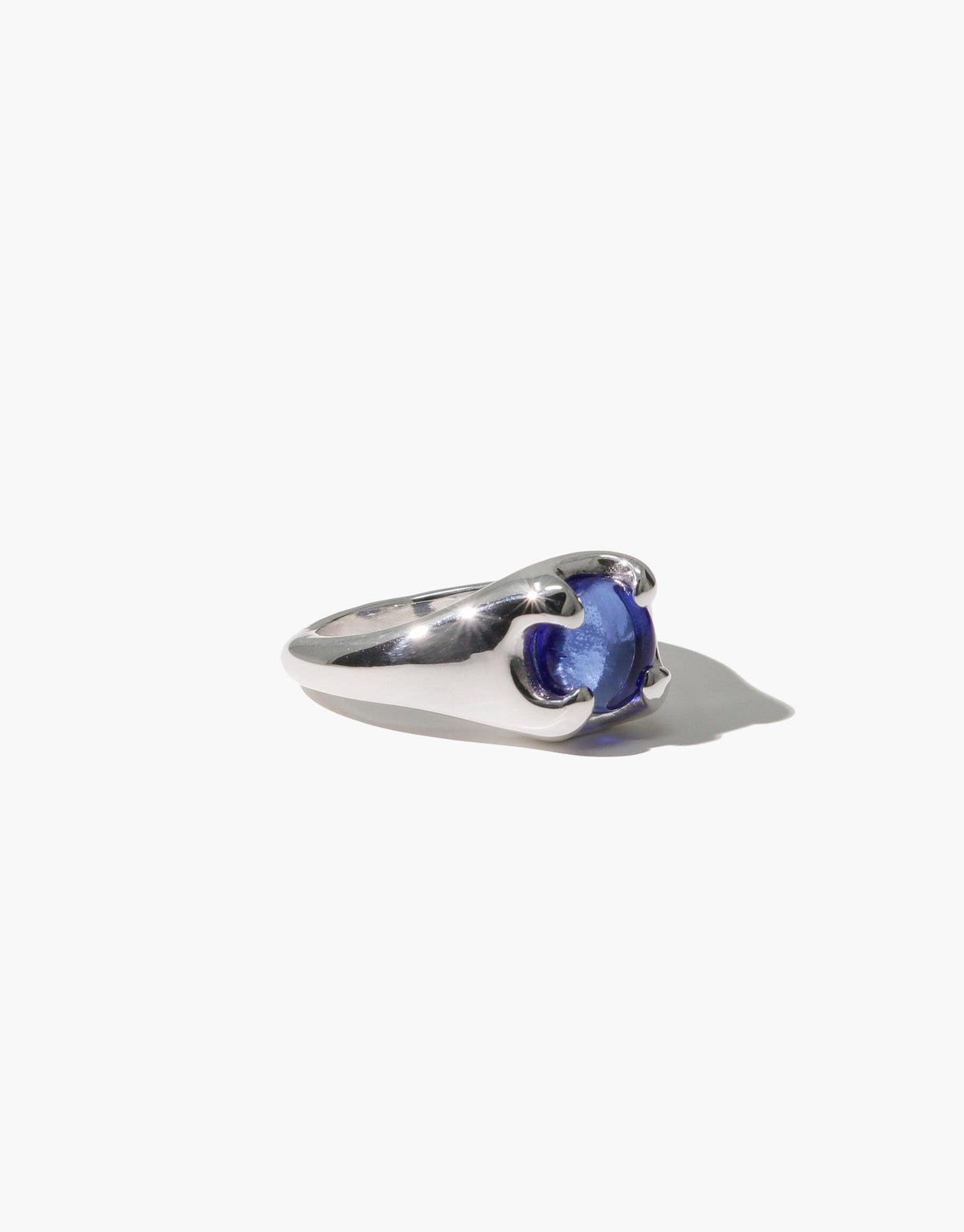Elegant Beam Ring featuring a vibrant blue eco gem set in polished silver, showcasing sustainable luxury jewelry design. Handcrafted from upcycled glass, this unique piece reflects prismatic light for a stunning effect. CLED